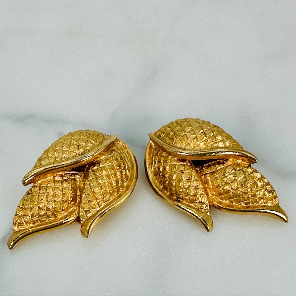 Vintage Coro Clip Leaf Earrings Signed Gold Tone Flame Mid Century 1960s Estate - Picture 7 of 10